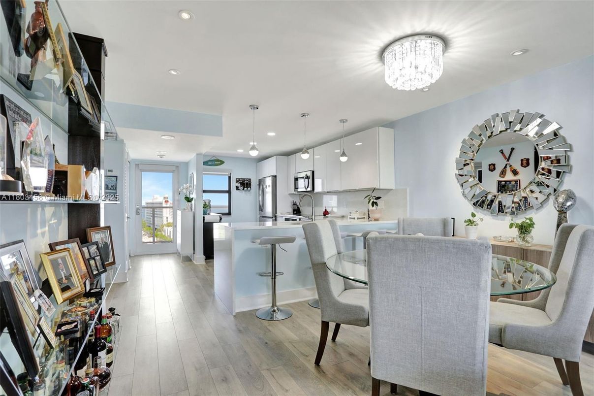 Chandelier, Dining room, Interior, Kitchen, Pendant Lights, Recessed Lighting, Wood Texture Flooring
