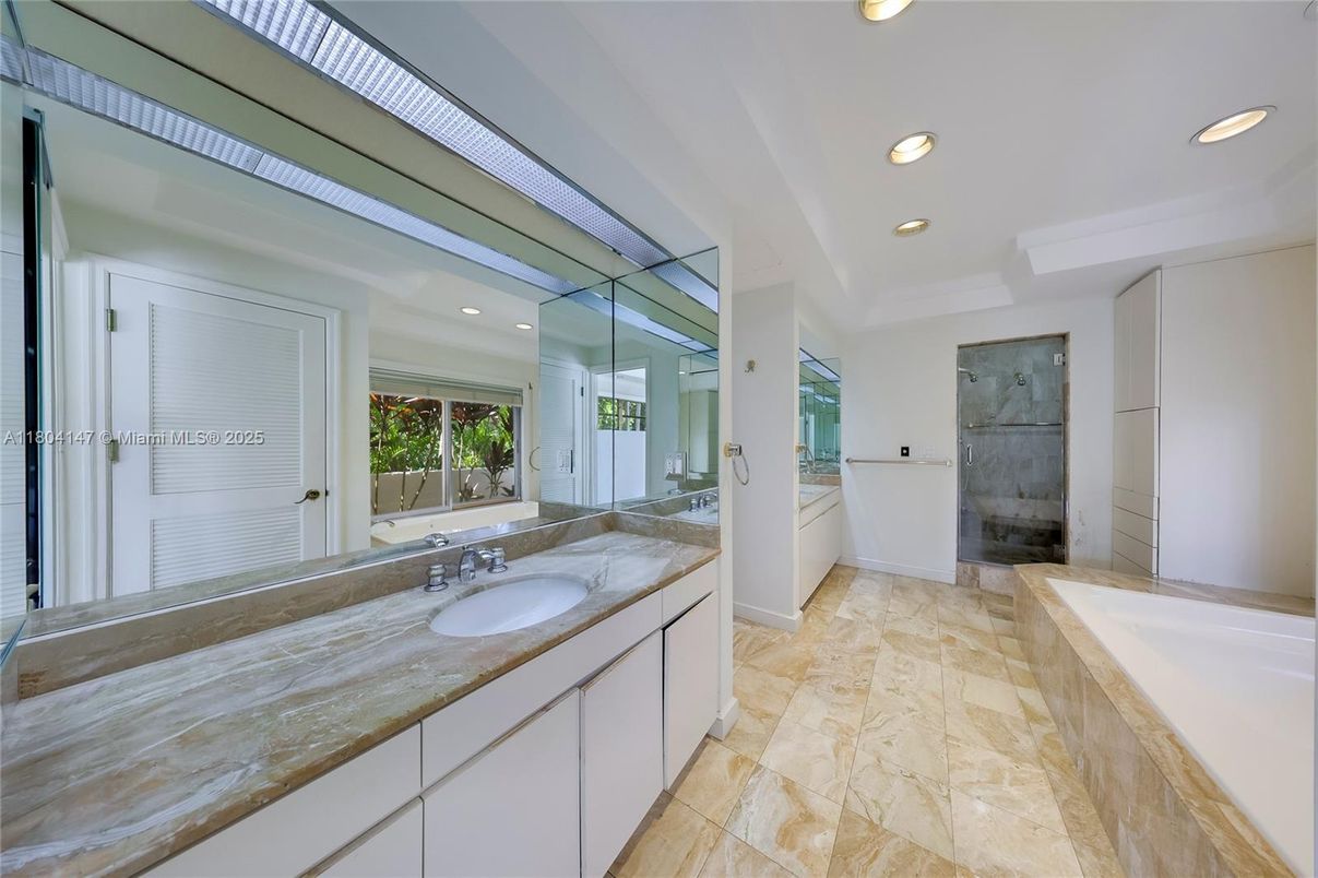 Bathroom, Interior, Recessed Lighting