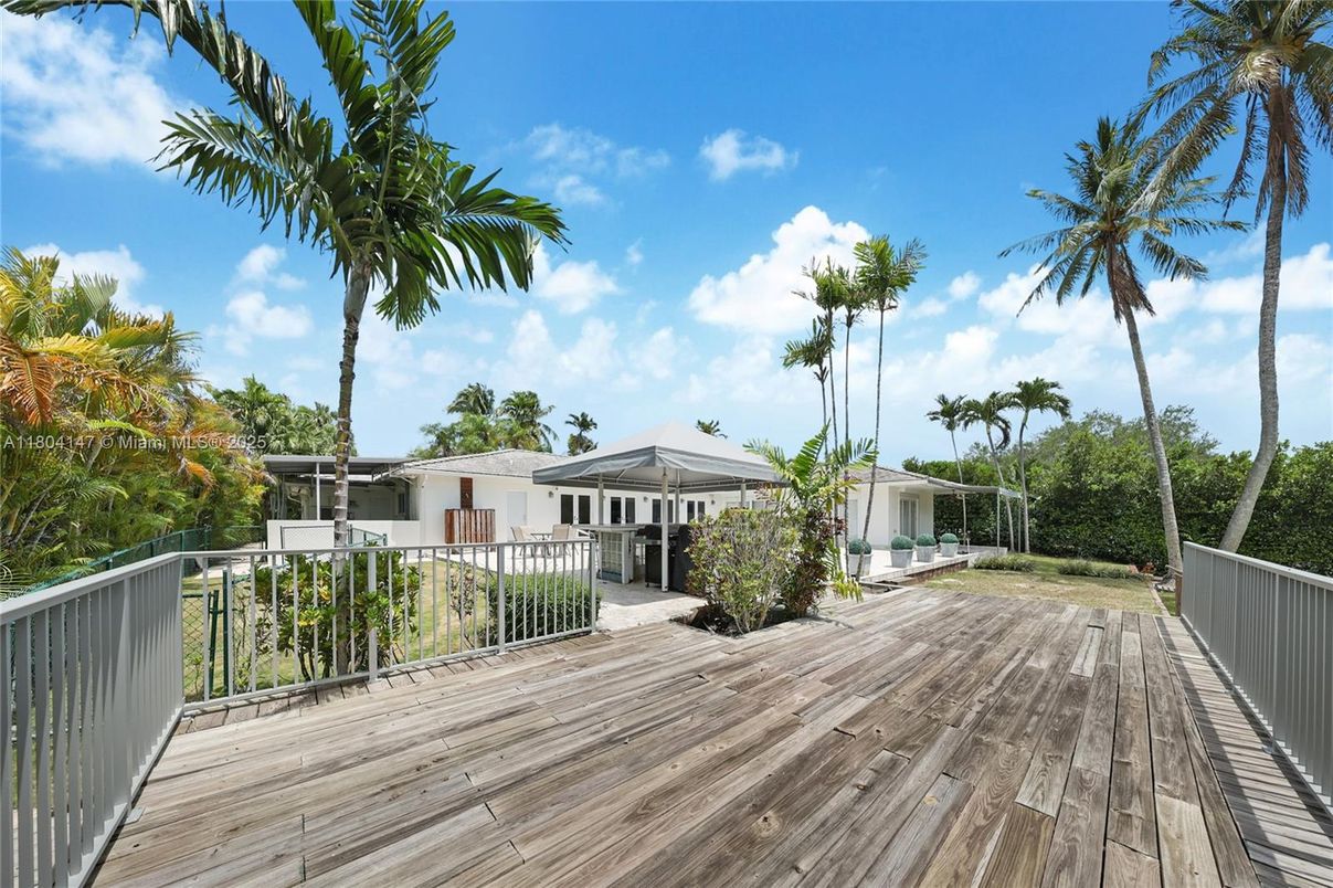 Exterior, Wood Texture Flooring
