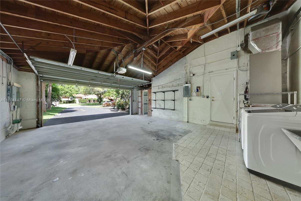 Interior, Washer, Wooden Beams, Wooden Ceilings