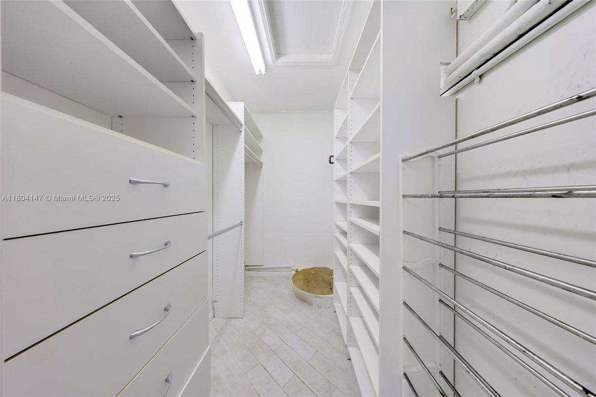 Interior, Walk-in Closets
