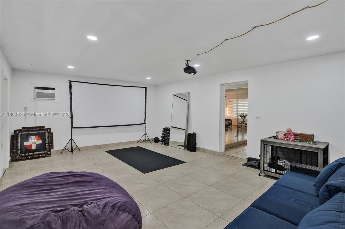 Interior, Projection Screen, Recessed Lighting