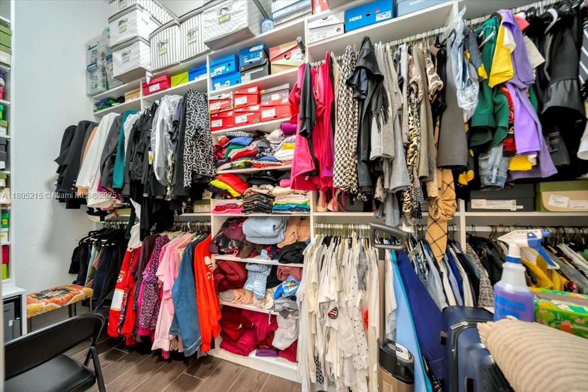 Interior, Walk-in Closets, Wood Texture Flooring
