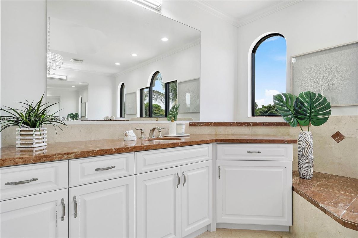 Bathroom, Interior, Recessed Lighting