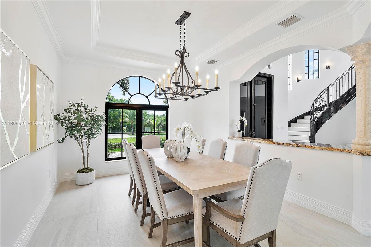 Chandelier, Dining room, Interior