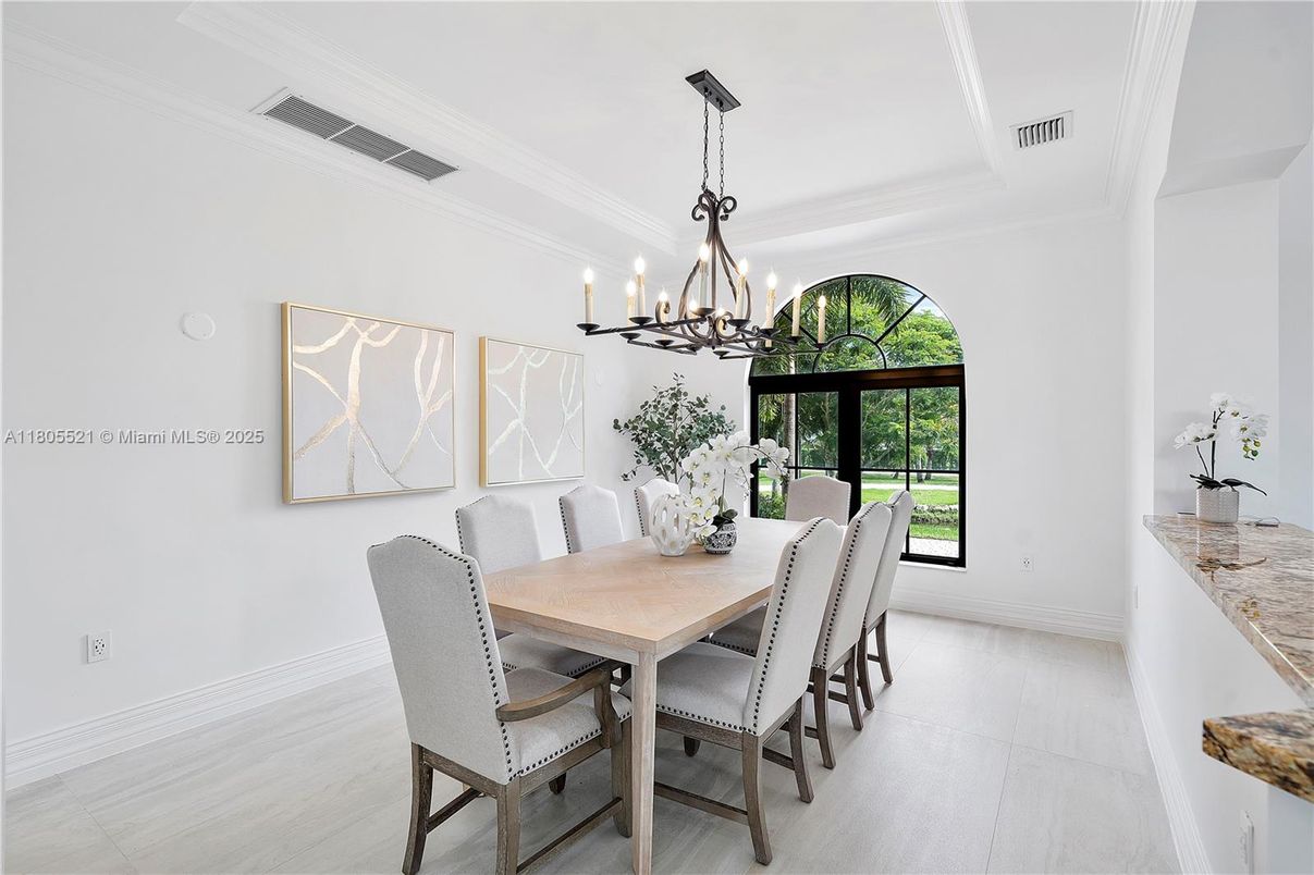 Chandelier, Dining room, Interior