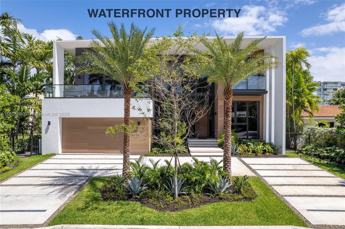 Attached, Exterior, Facade, Modern