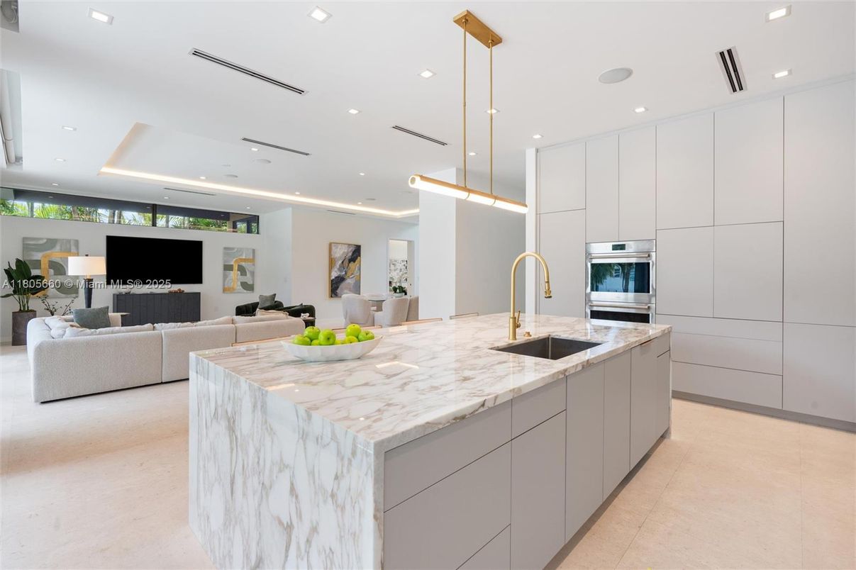 Interior, Kitchen, Living room, Pendant Lights, Recessed Lighting, Stainless Steel Appliances