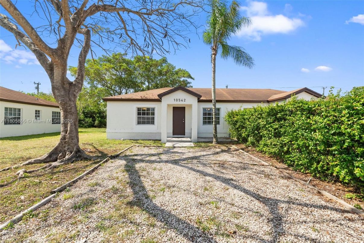 Backyard, Exterior, Facade, Ranch
