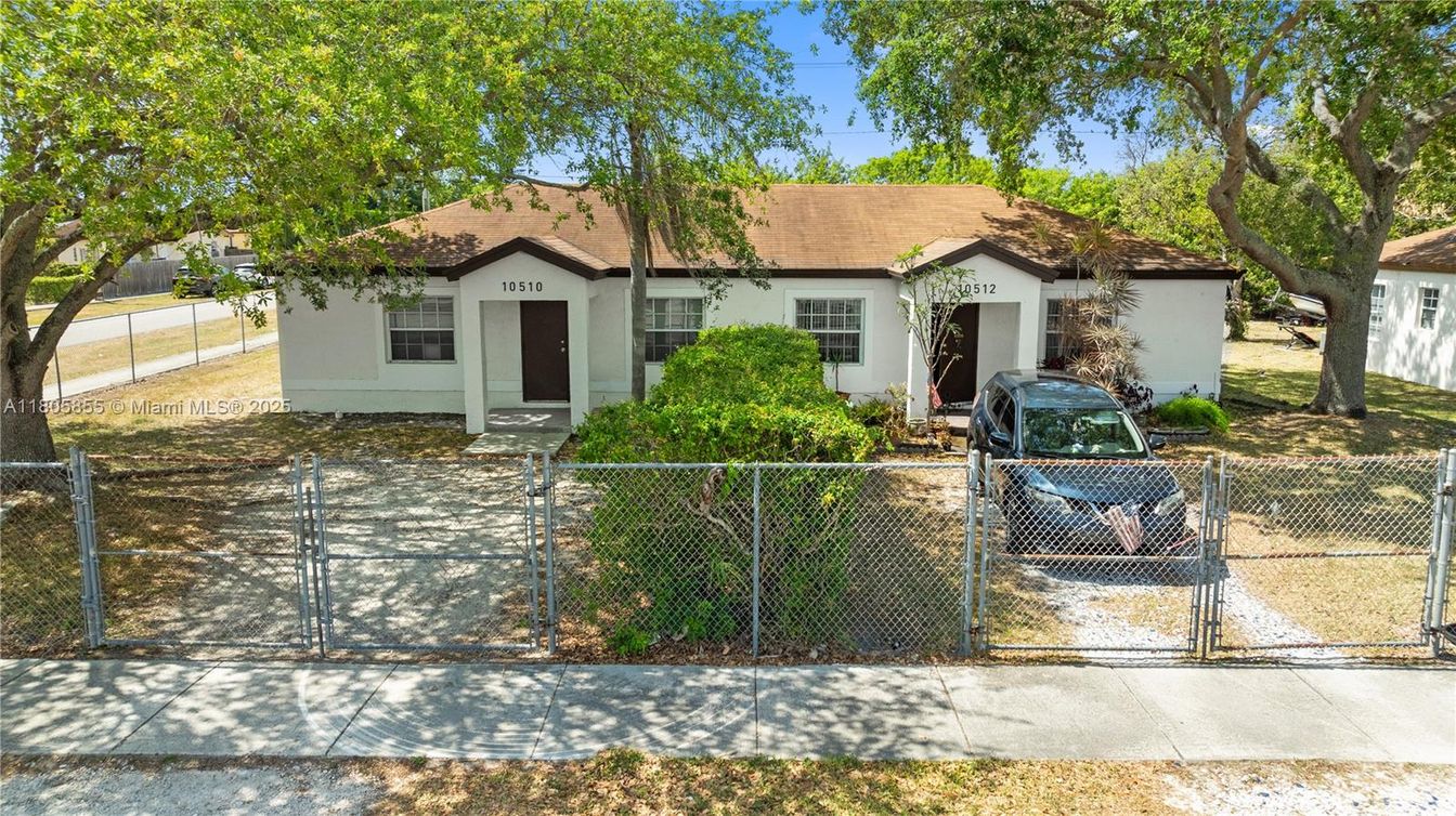 Backyard, Exterior, Facade, Ranch