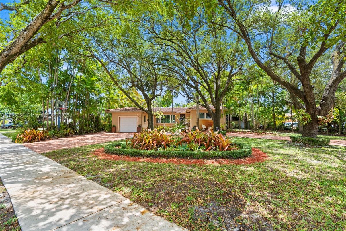 Backyard, Detached Garage, Exterior