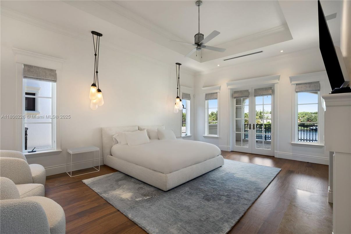 Bedroom, Interior, Pendant Lights, Recessed Lighting, Wood Texture Flooring