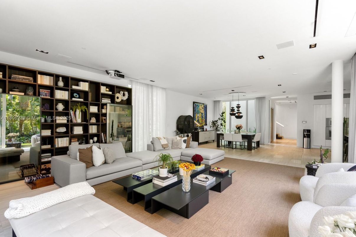 Dining room, Interior, Living room, Pendant Lights, Recessed Lighting, Wood Texture Flooring