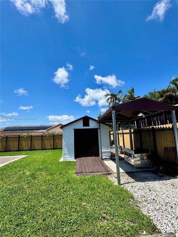 Backyard, Exterior