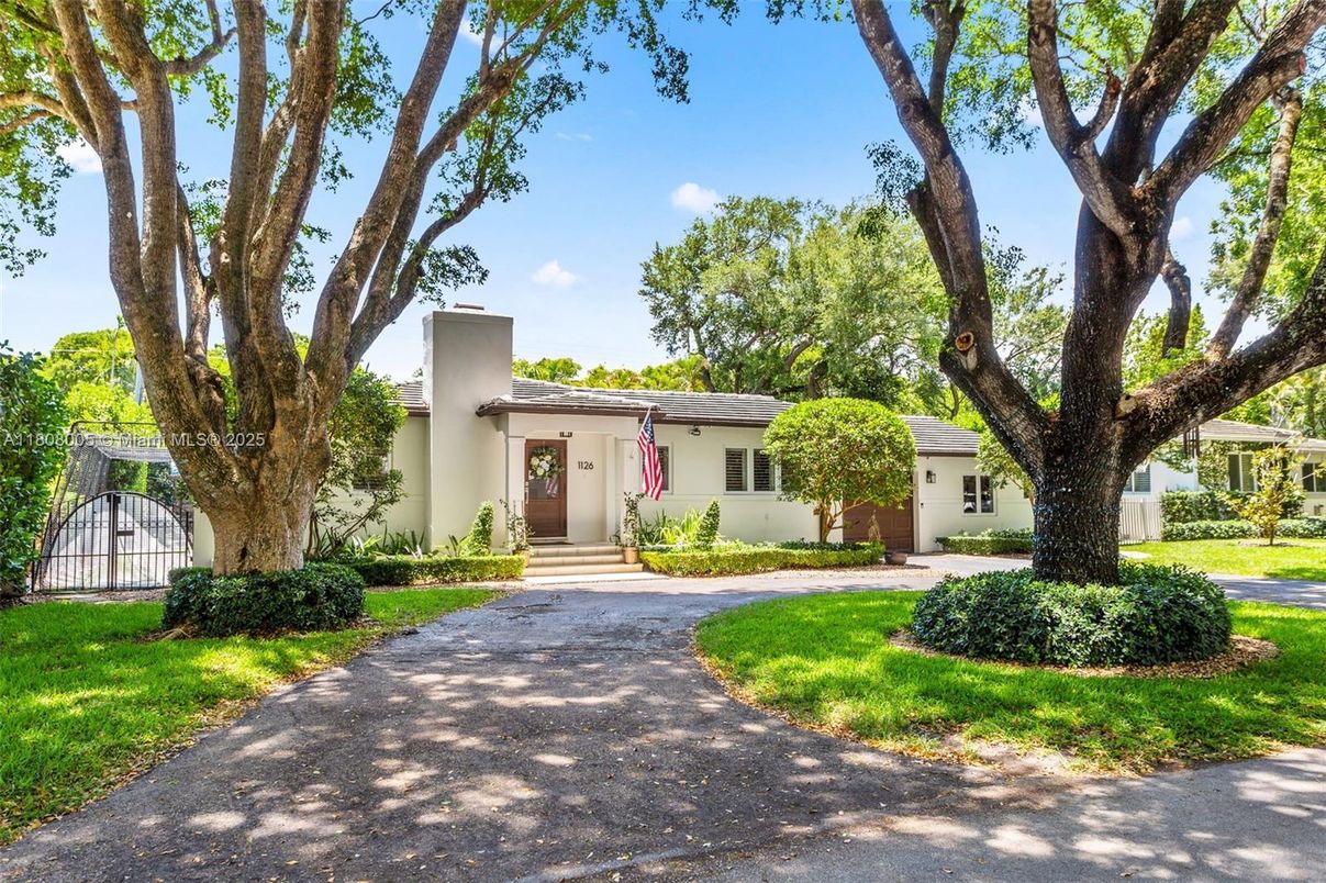 Backyard, Exterior, Facade, Ranch