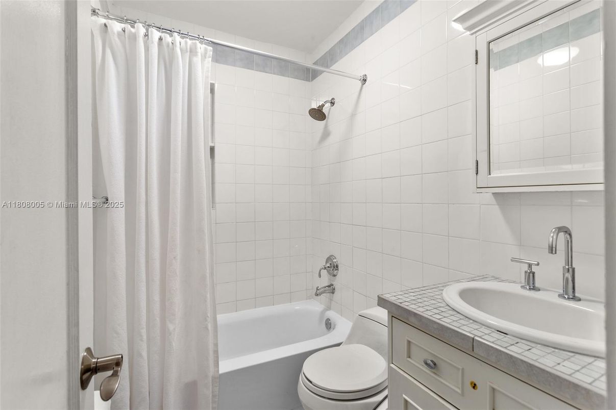 Bathroom, Interior, Tile Countertops