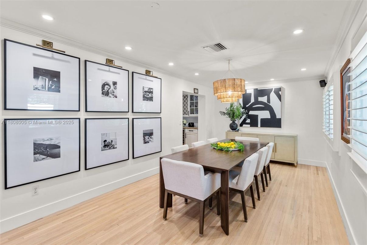 Chandelier, Dining room, Interior, Projection Screen, Recessed Lighting, Wood Texture Flooring