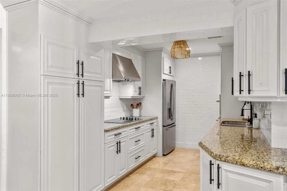 Interior, Kitchen, Pendant Lights, Stainless Steel Appliances