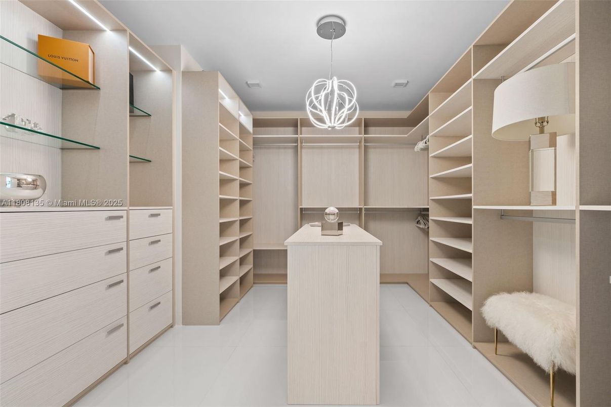 Interior, Pendant Lights, Walk-in Closets