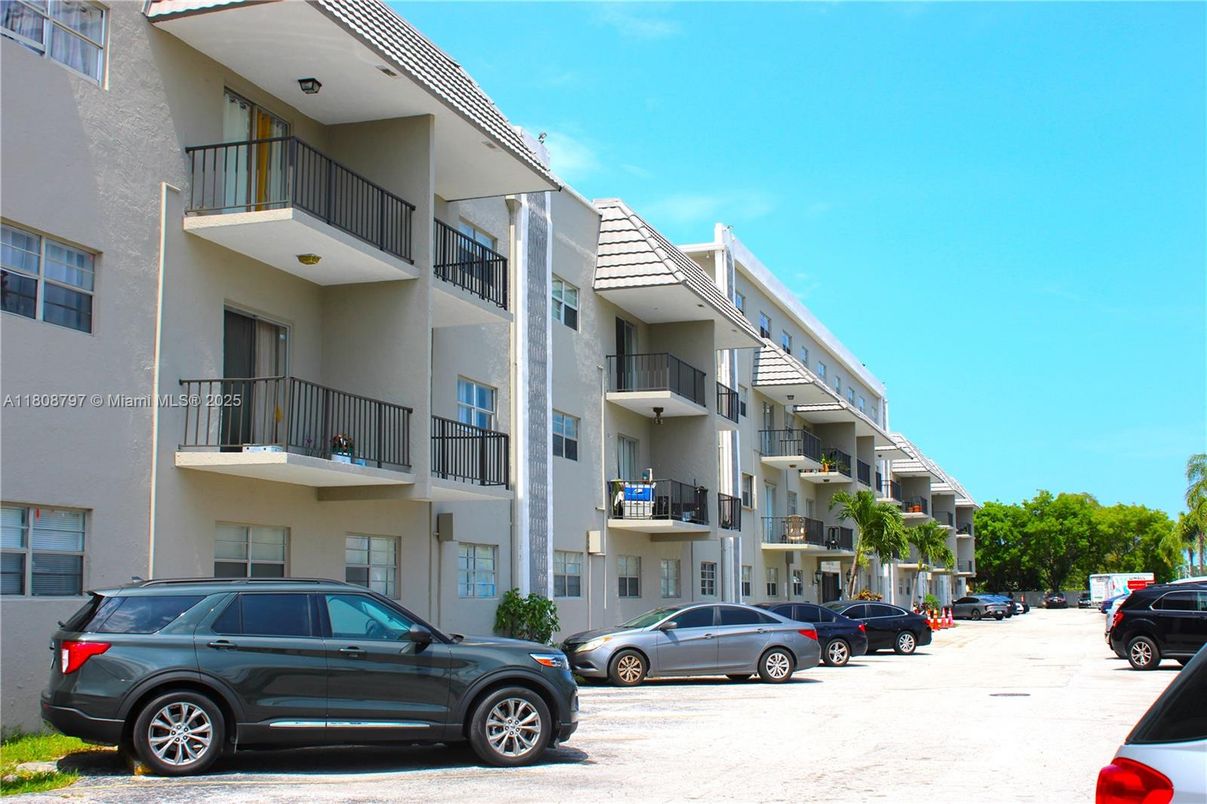 Exterior, Facade, Condo Building