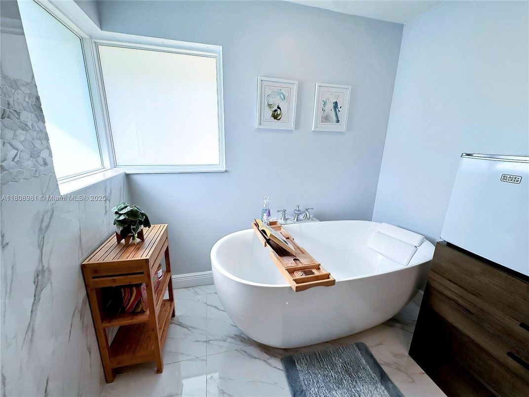 Bathroom, Free Standing Baths, Interior, Marble, Marble Walls