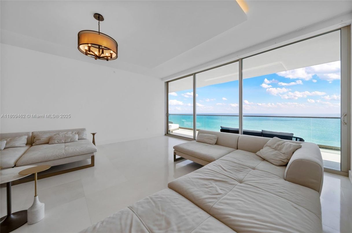 Bedroom, Interior, Water