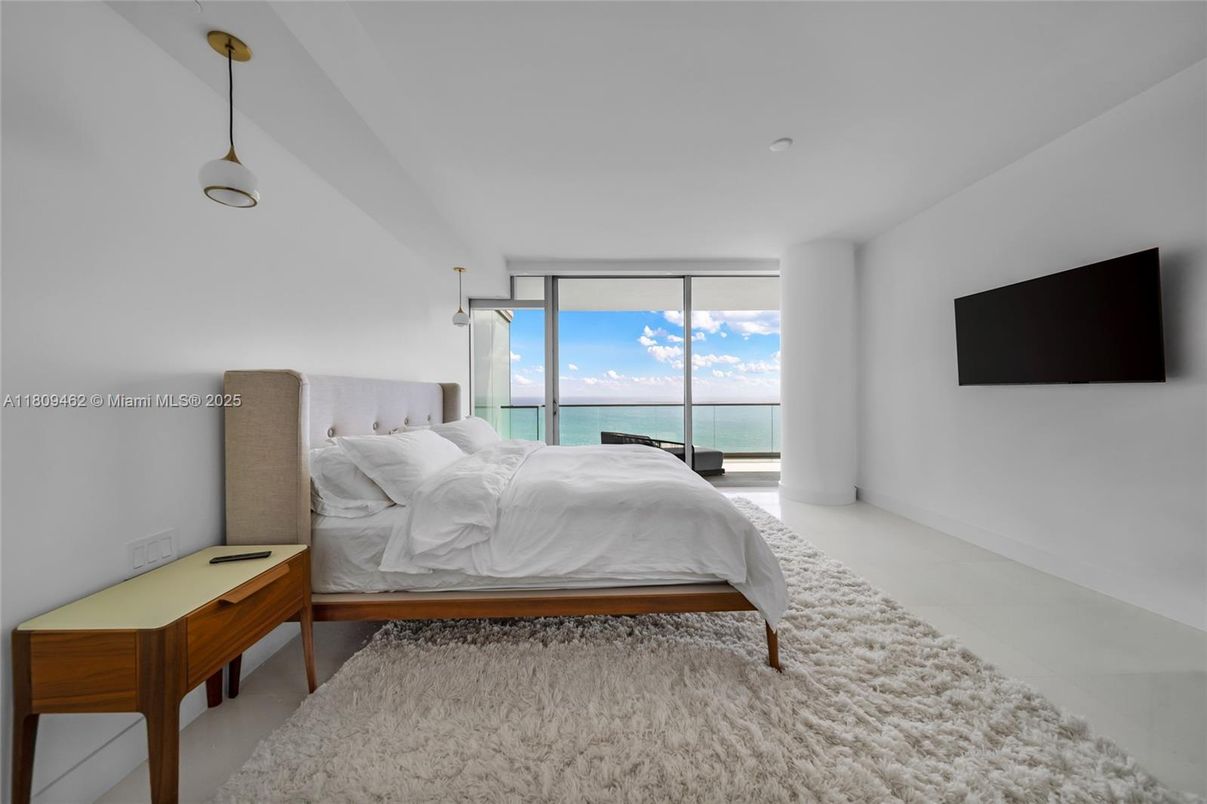 Bedroom, Interior, Pendant Lights, Water