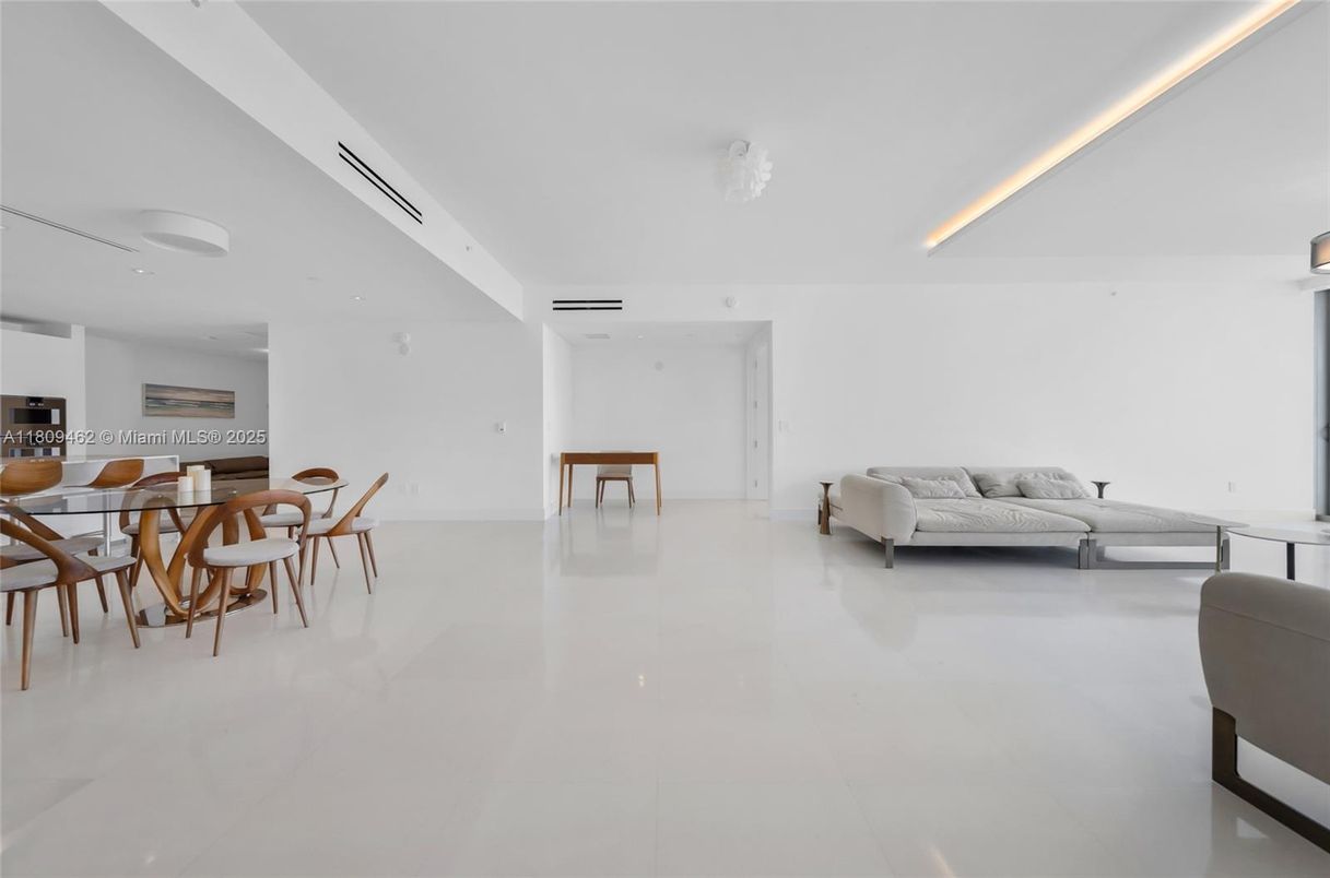 Dining room, Interior, Recessed Lighting