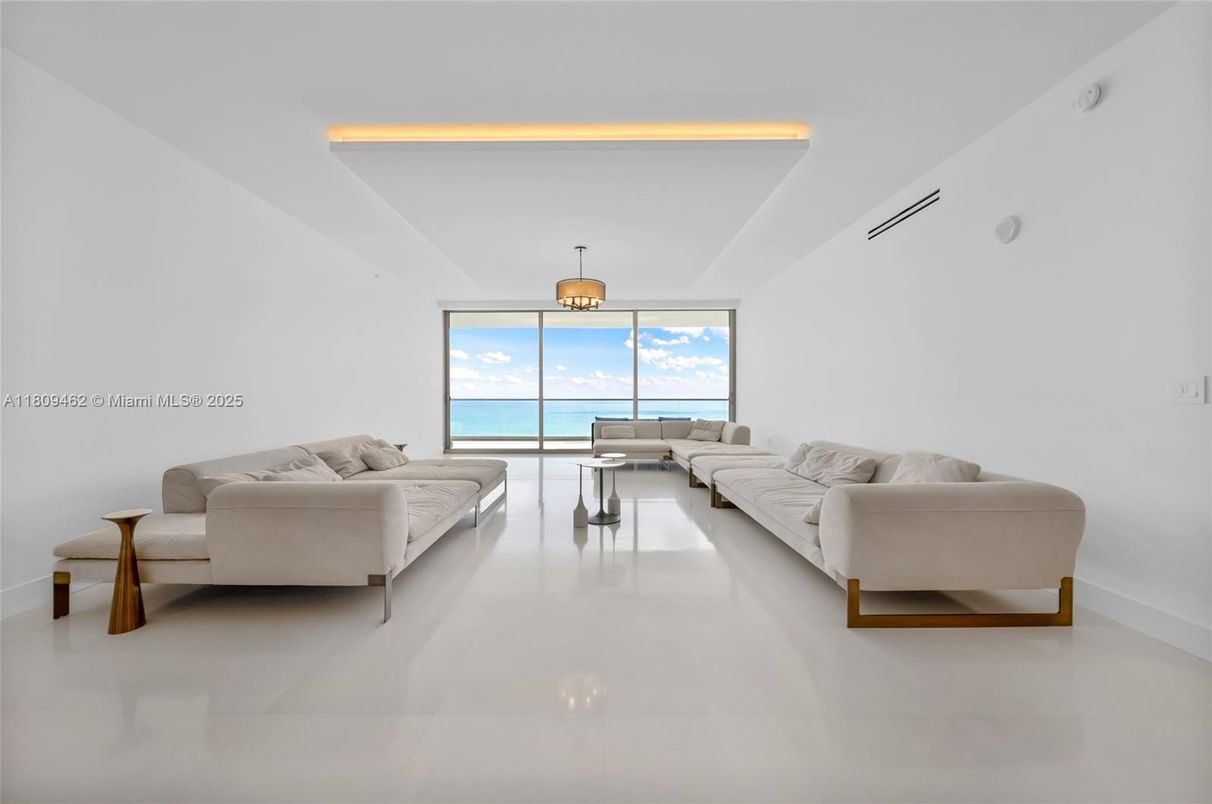 Interior, Living room, Water