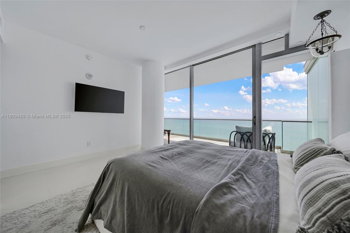 Bedroom, Interior, Pendant Lights, Water