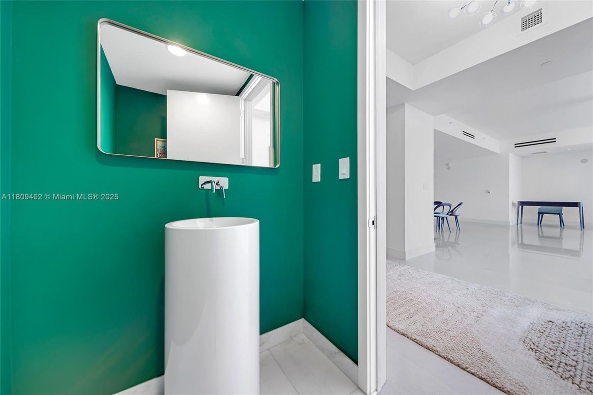 Bathroom, Interior, Recessed Lighting