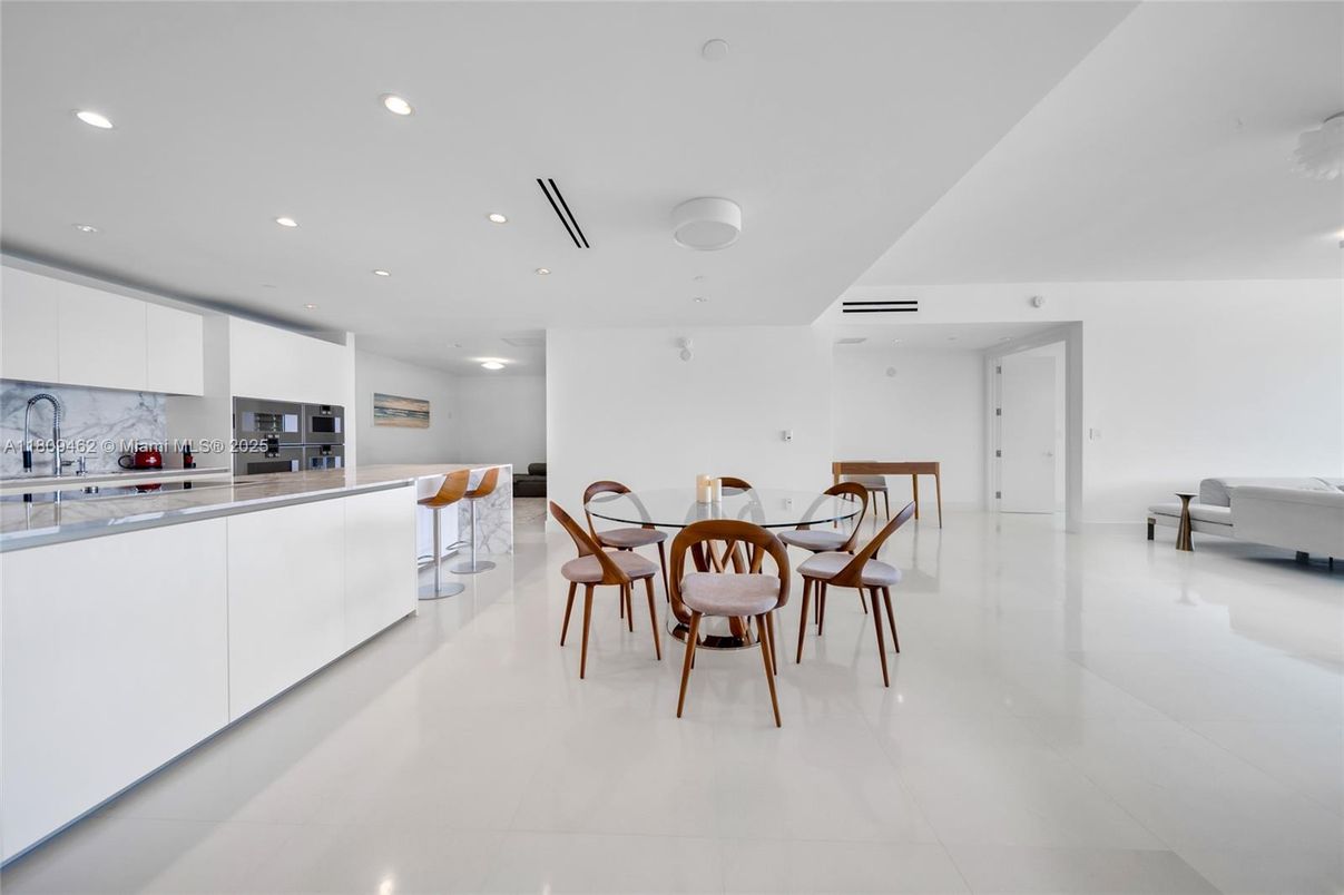 Dining room, Interior, Kitchen, Marble Walls, Recessed Lighting