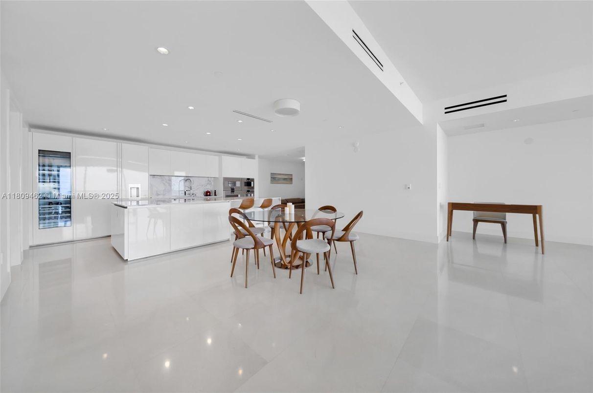 Dining room, Interior, Kitchen, Recessed Lighting