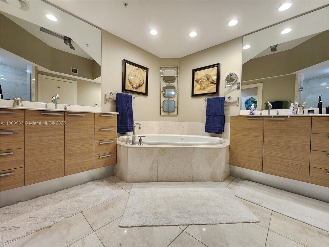 Bathroom, Interior, Recessed Lighting