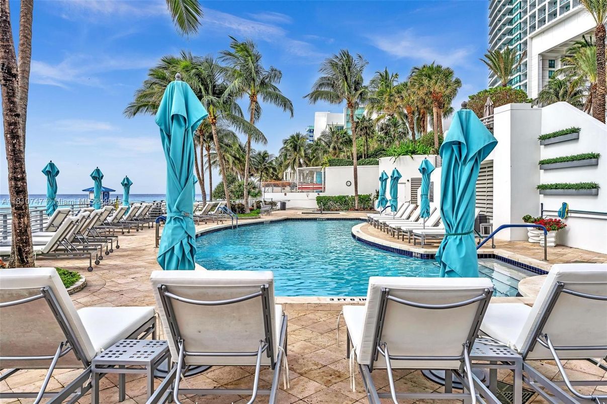 Exterior, Pool