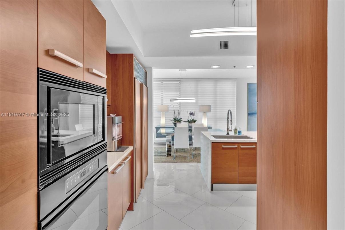 Dining room, Interior, Kitchen, Living room, Pendant Lights, Recessed Lighting, Stainless Steel Appliances