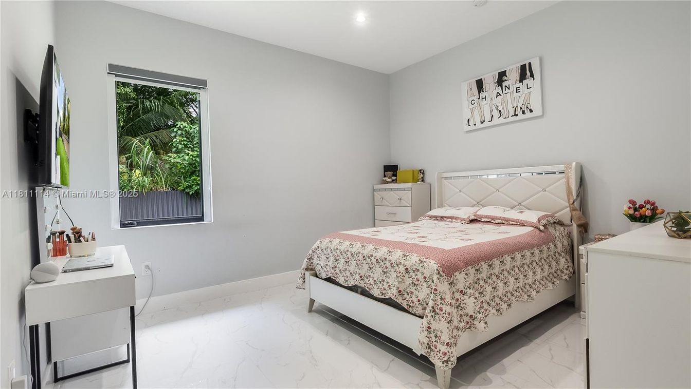 Bedroom, Interior, Marble, Recessed Lighting