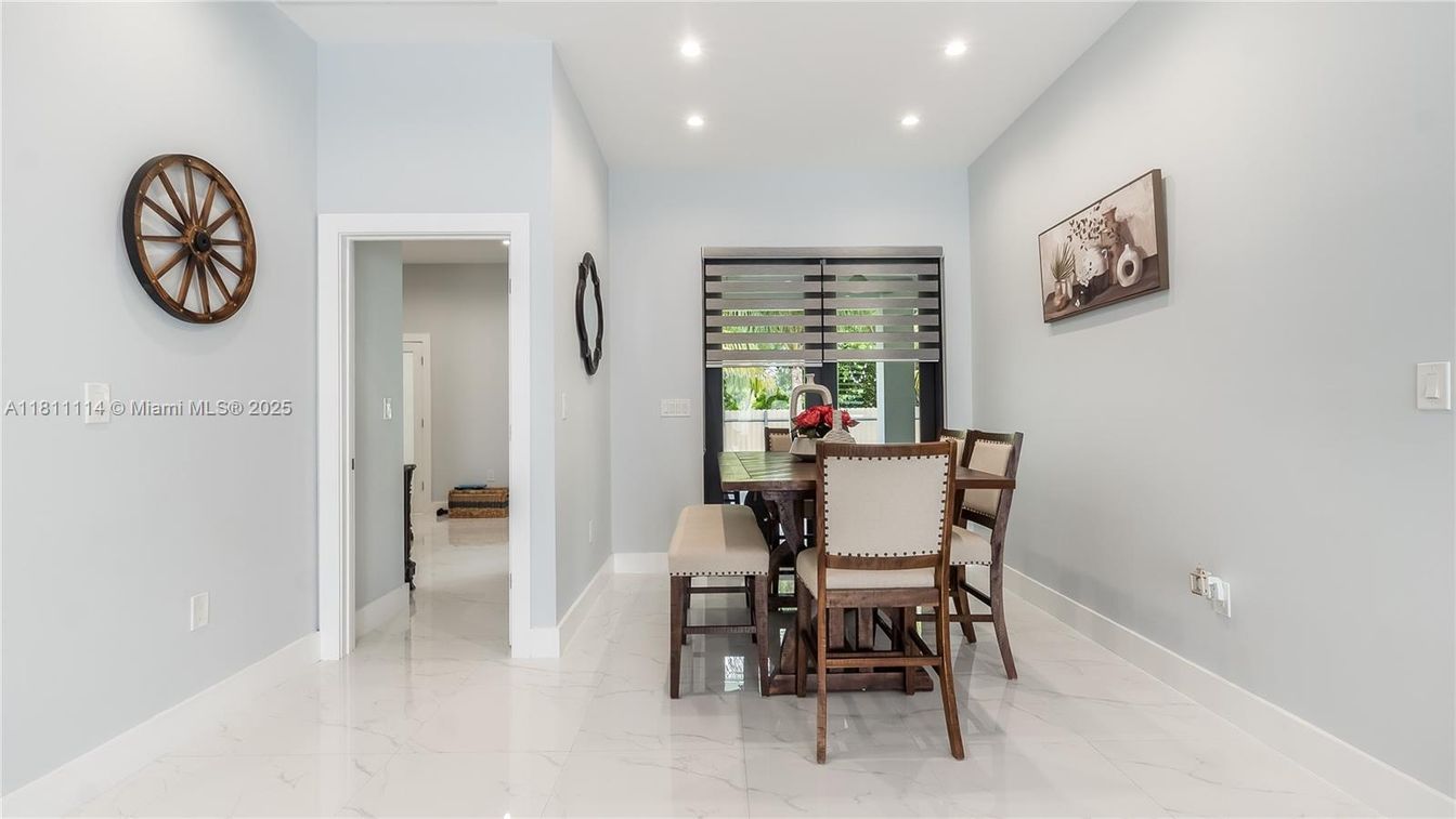 Dining room, Interior, Marble, Recessed Lighting