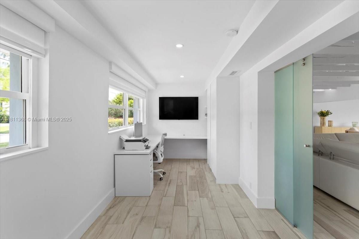 Home Office, Interior, Recessed Lighting, Wood Texture Flooring