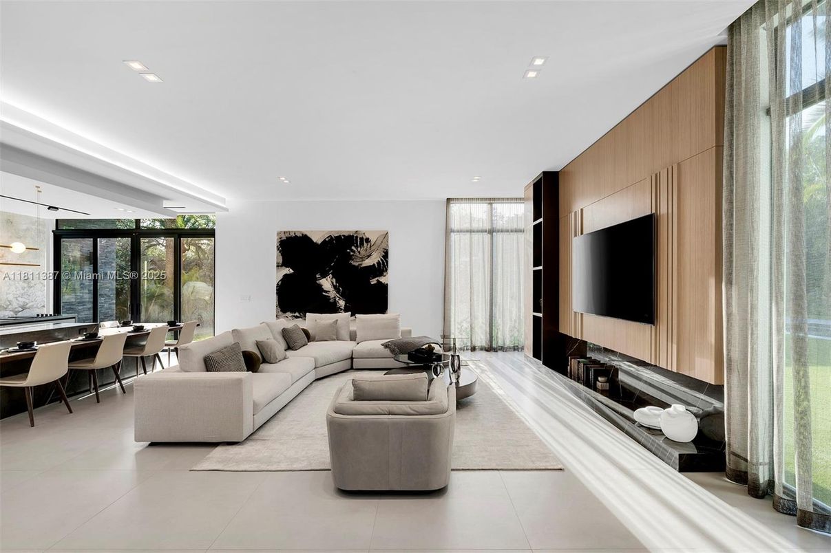 Dining room, Interior, Living room, Pendant Lights, Recessed Lighting