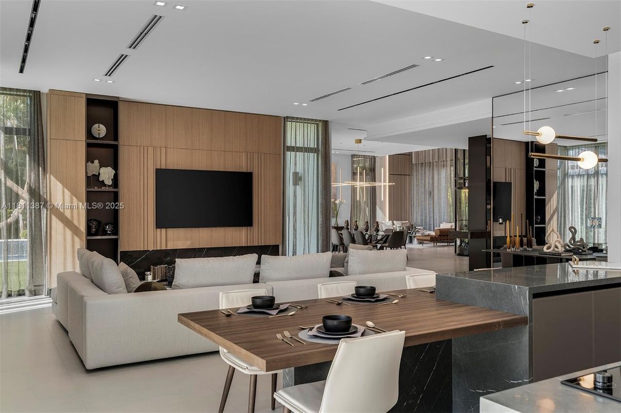 Dining room, Interior, Living room, Pendant Lights, Recessed Lighting