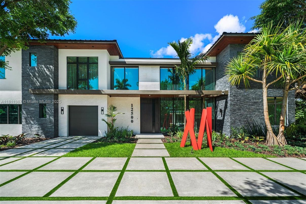 Attached, Backyard, Exterior, Facade, Modern