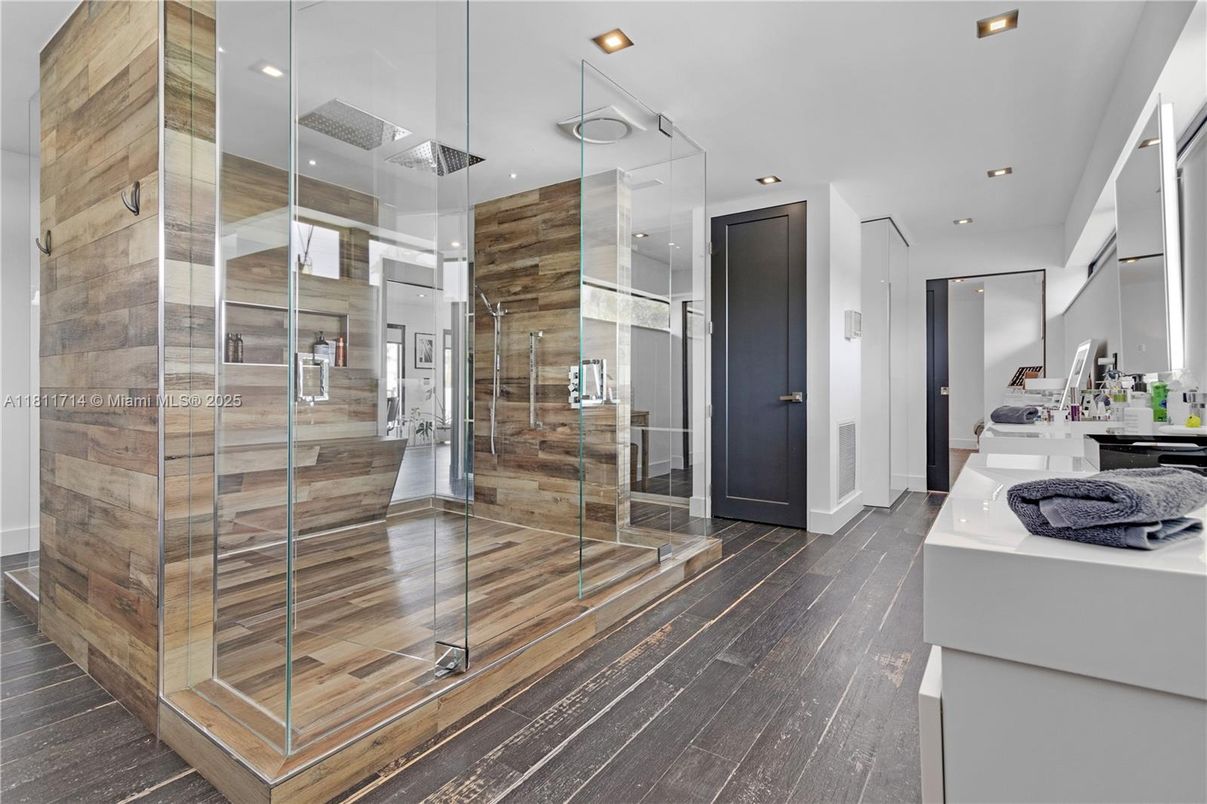 Interior, Recessed Lighting, Wood Texture Flooring