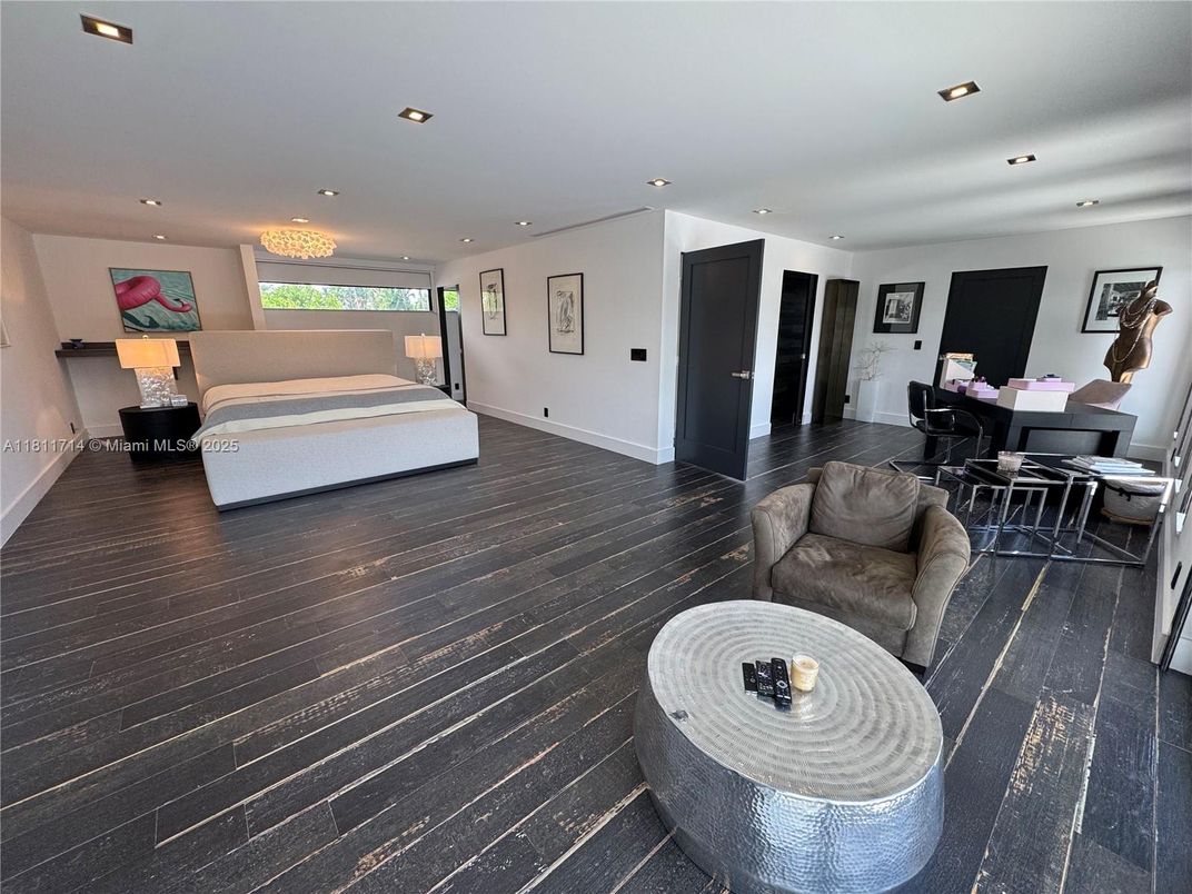 Dining room, Interior, Living room, Recessed Lighting, Wood Texture Flooring