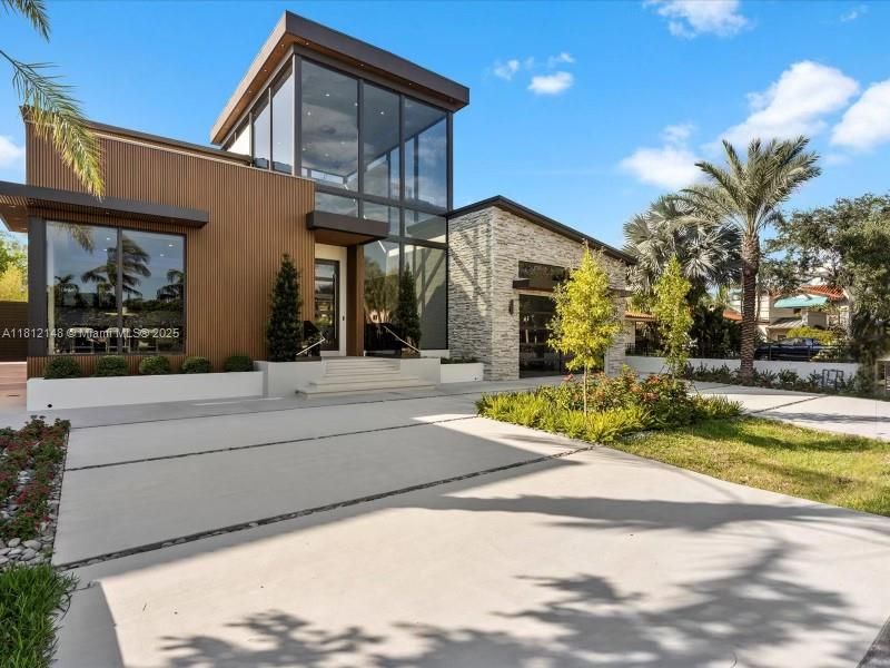 Backyard, Exterior, Facade, Modern