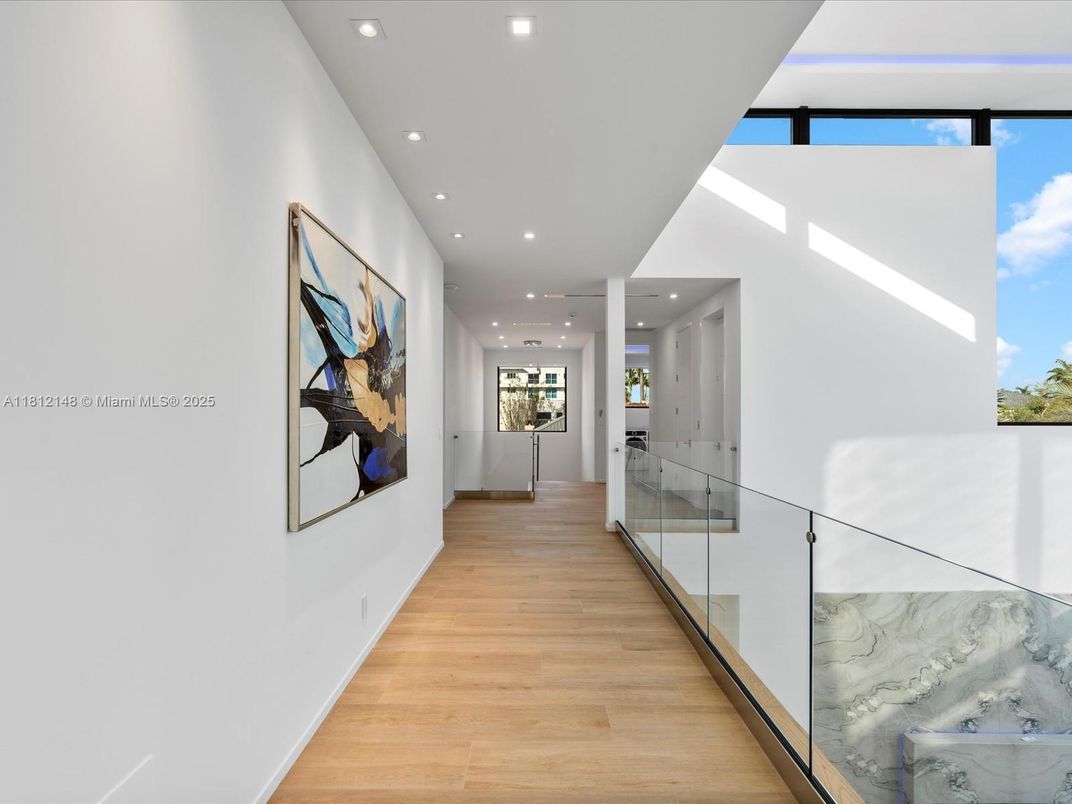 Interior, Recessed Lighting, Wood Texture Flooring