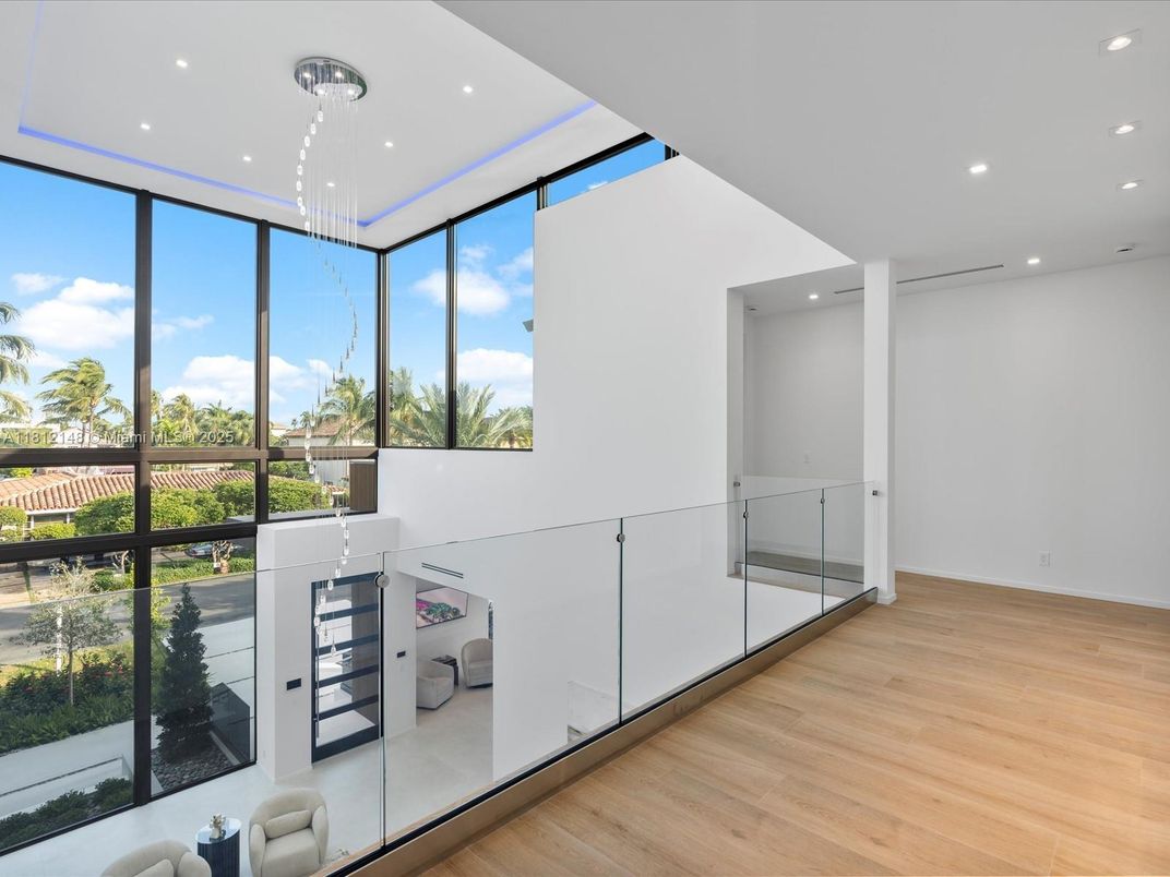 Interior, Pendant Lights, Recessed Lighting, Wood Texture Flooring