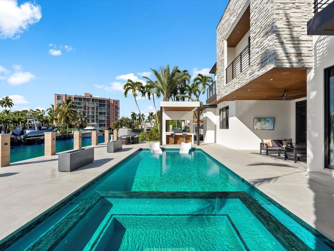 Exterior, Pool, Water