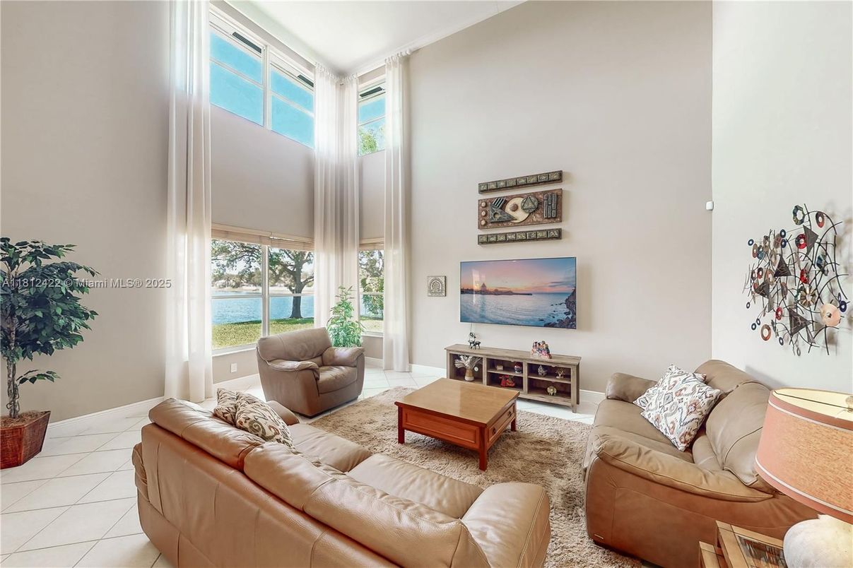 Interior, Living room, Water