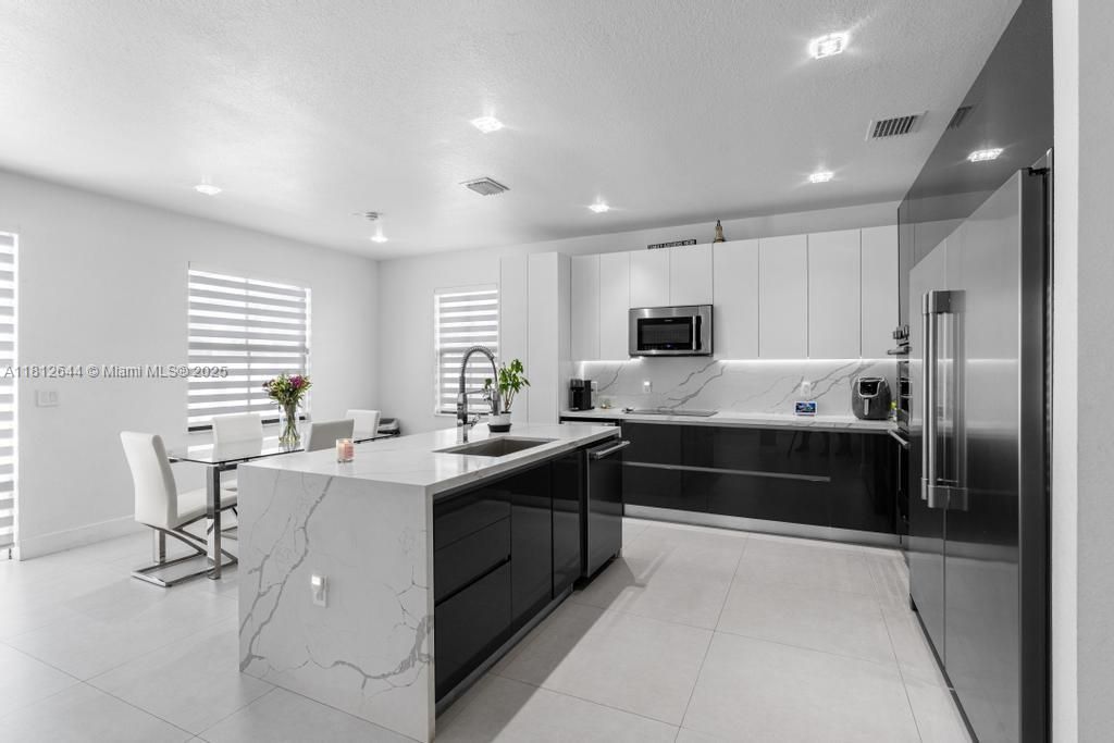 Dining room, Interior, Kitchen, Marble Walls, Recessed Lighting, Stainless Steel Appliances